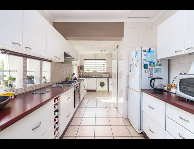 4 BEDROOM HOUSE SOLD IN WEST BEACH